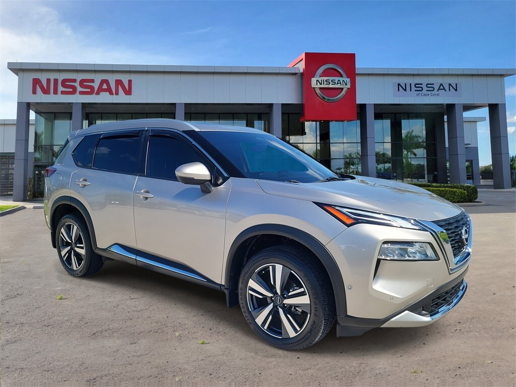 2023 Nissan Rogue Platinum photo 2