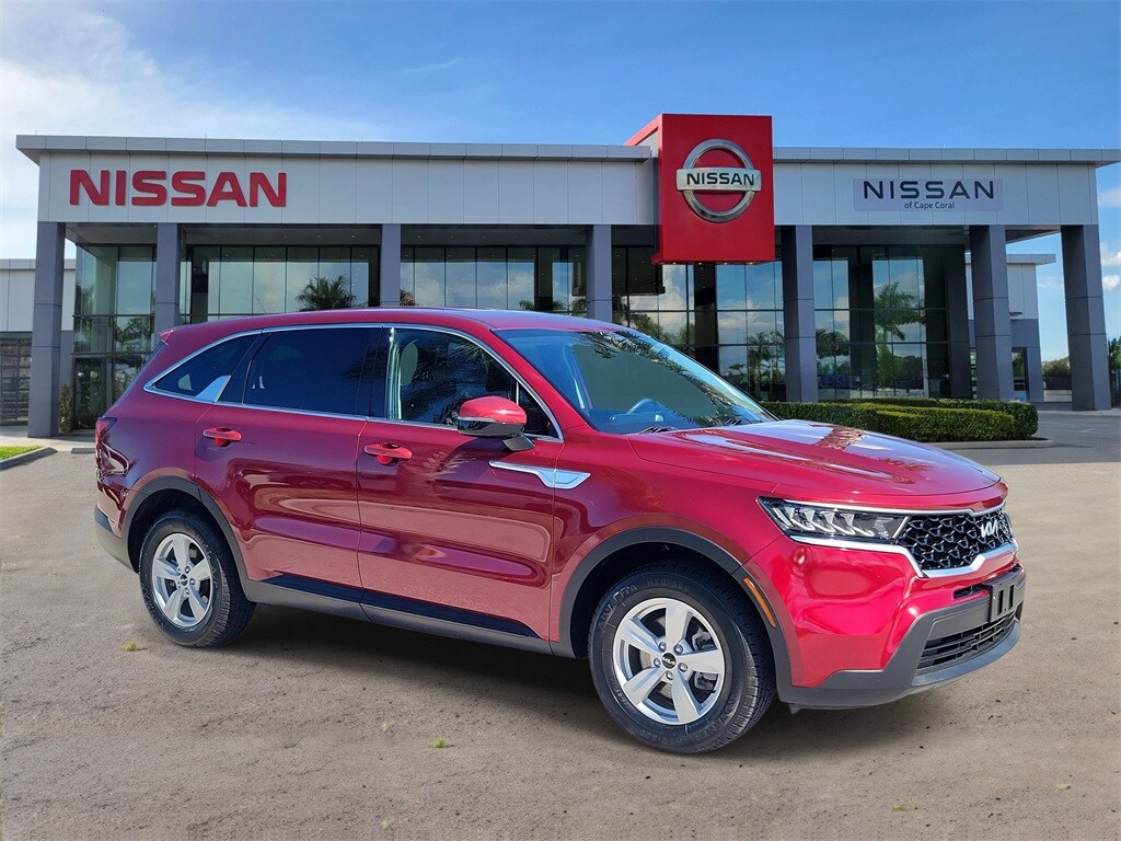 2023 Kia Sorento LX photo 2