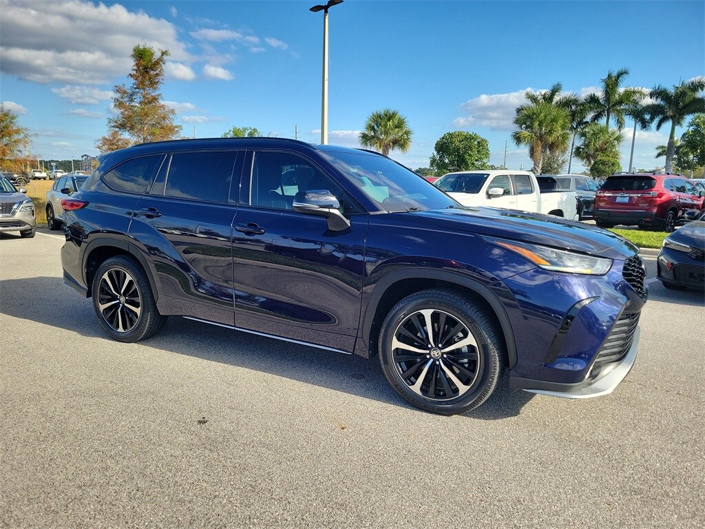 2021 Toyota Highlander XSE photo 2
