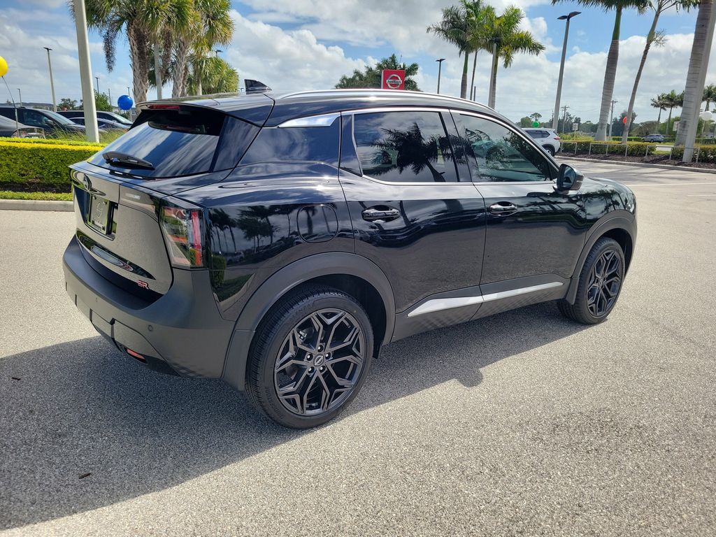2025 Nissan Kicks SR photo 3