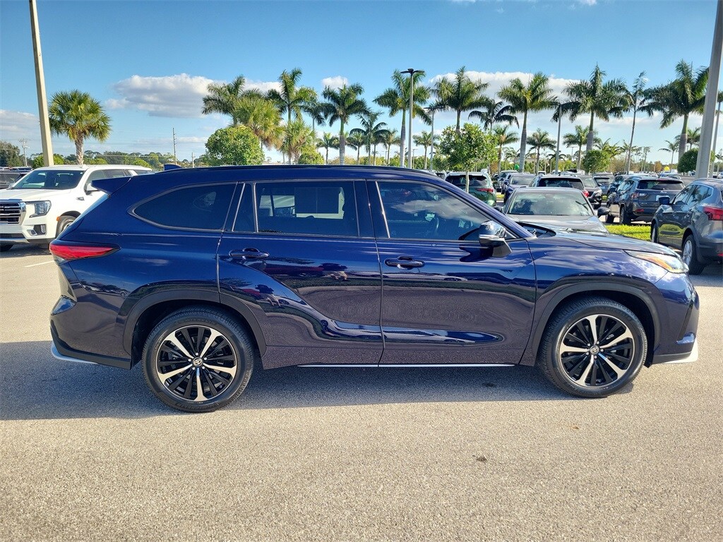 2021 Toyota Highlander XSE photo 3