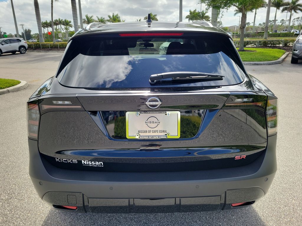 2025 Nissan Kicks SR photo 4