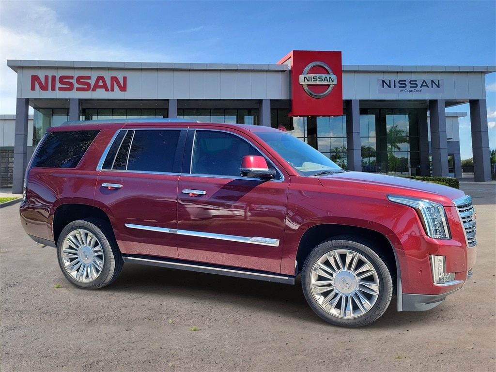 2019 Cadillac Escalade Platinum photo 2