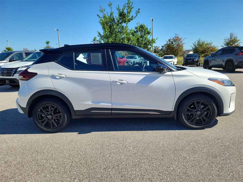 2024 Nissan Kicks SR photo 2