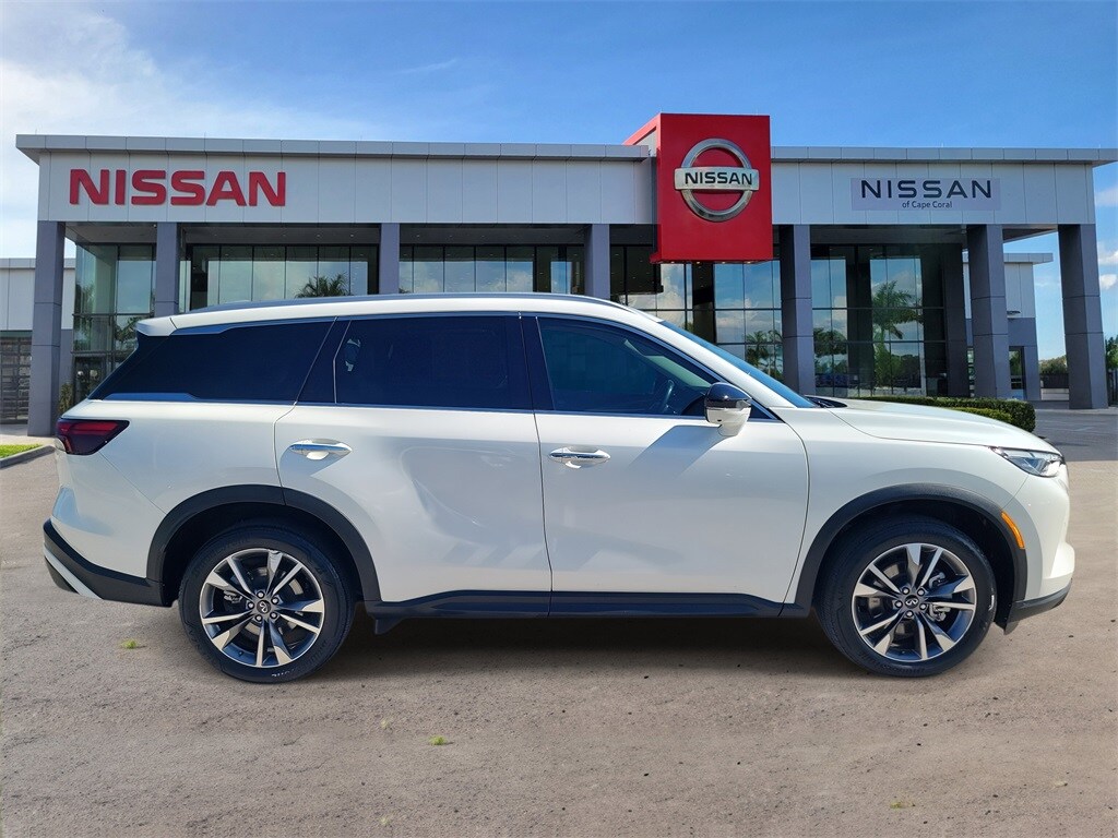 2023 Infiniti QX60 Luxe photo 2