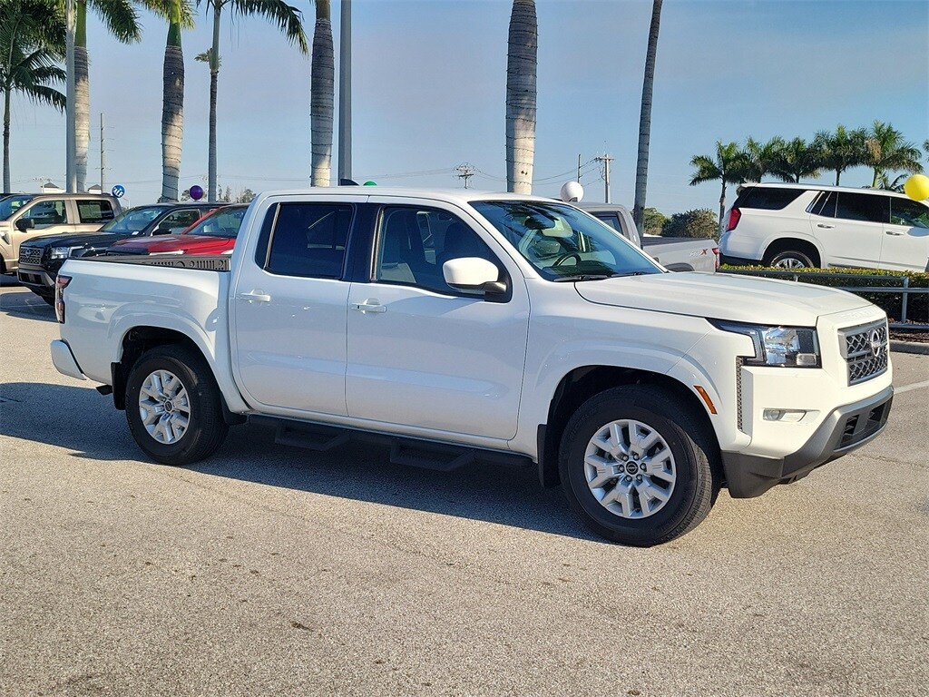 2024 Nissan Frontier SV photo 2