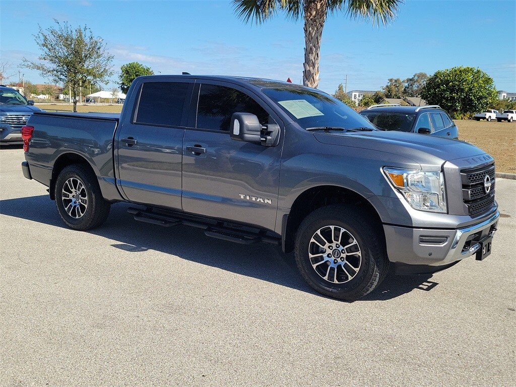 2023 Nissan Titan SV photo 2