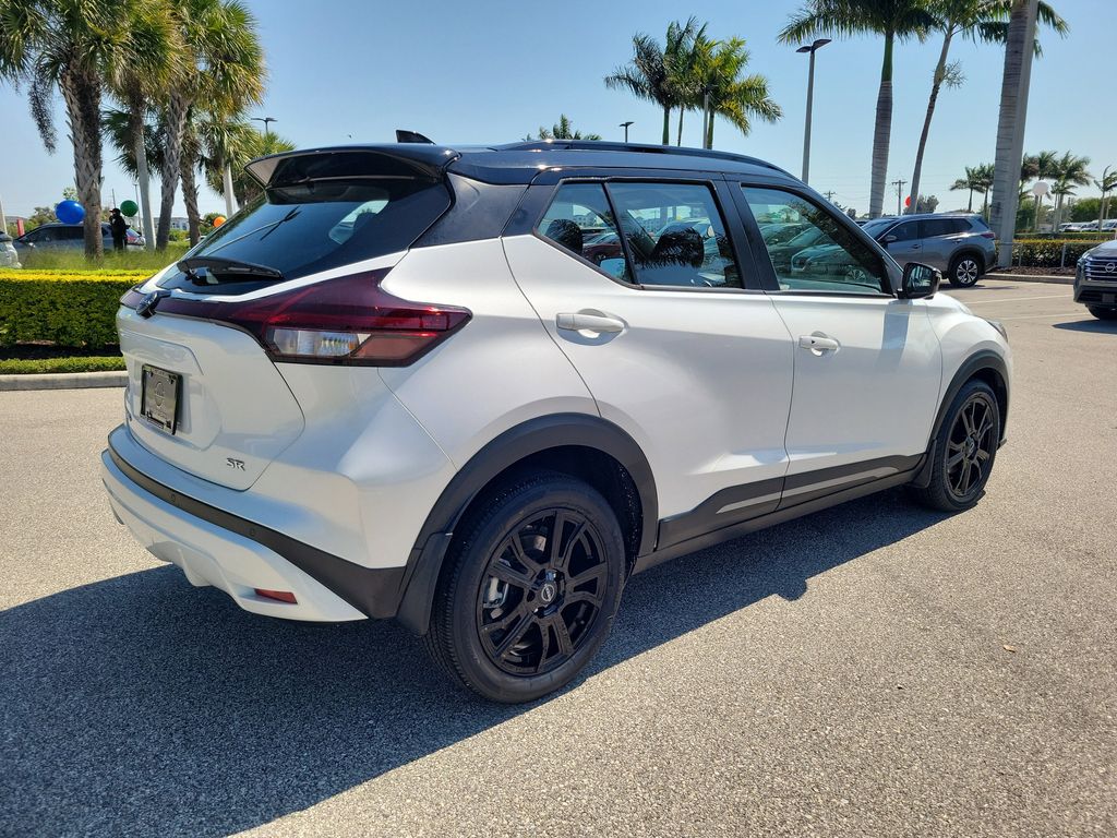 2024 Nissan Kicks SR photo 3