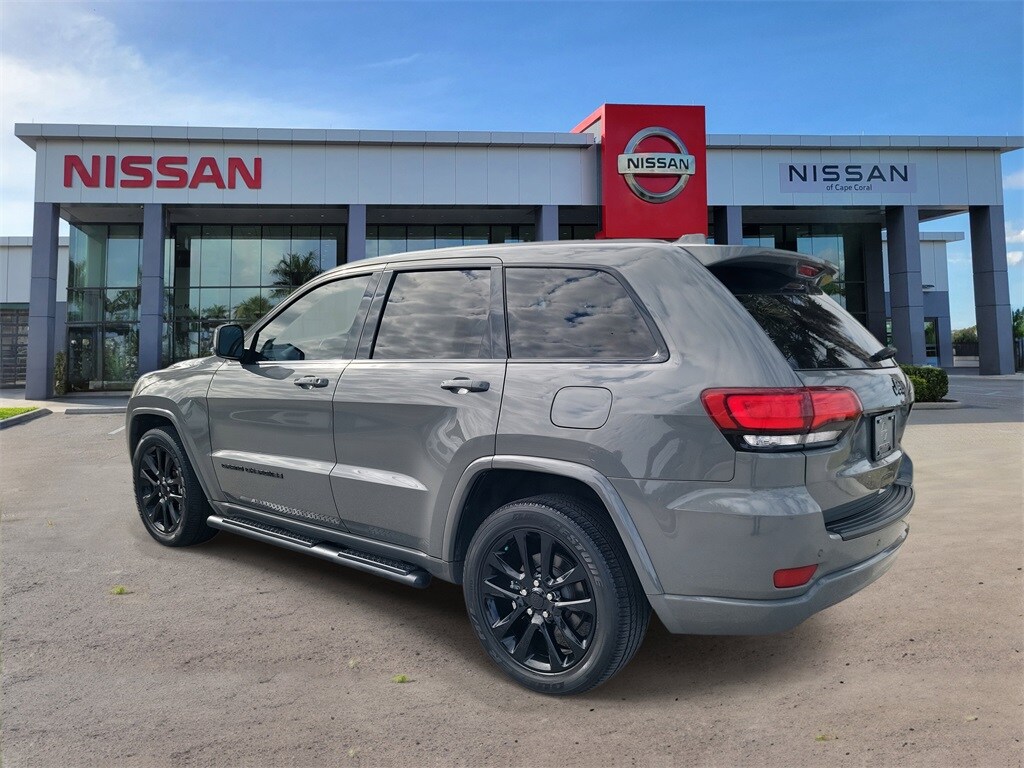 2021 Jeep Grand Cherokee Laredo X photo 3