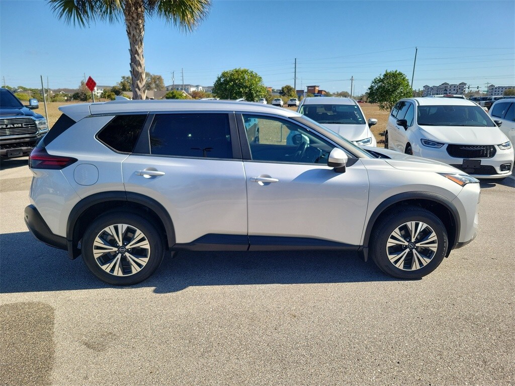 2023 Nissan Rogue SV photo 3