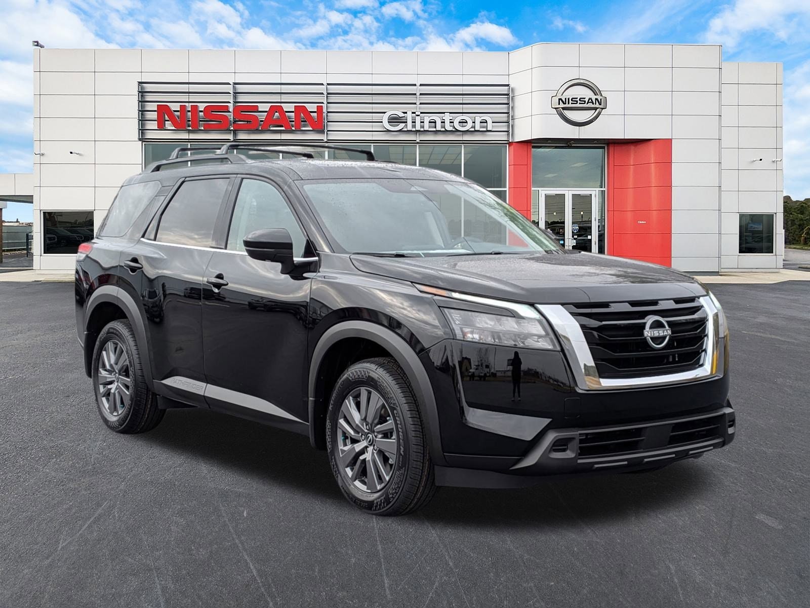 2025 Nissan Pathfinder SV's photo