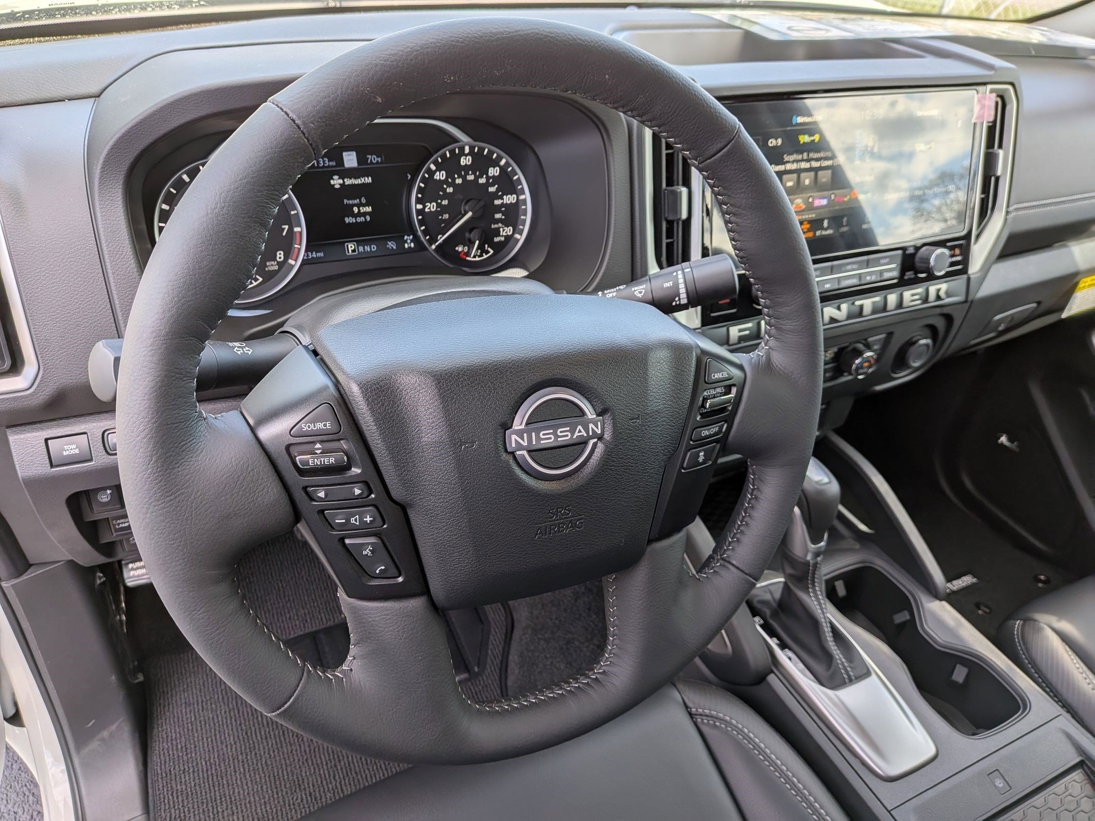 2025 Nissan Frontier SL - Photo 15