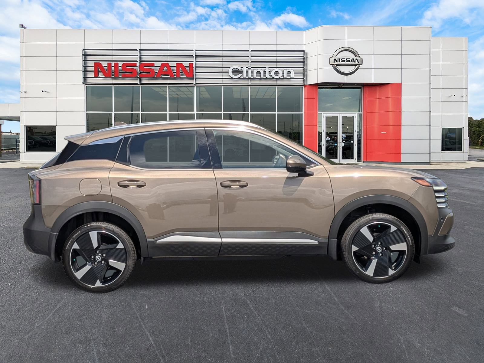 2025 Nissan Kicks SR photo 2