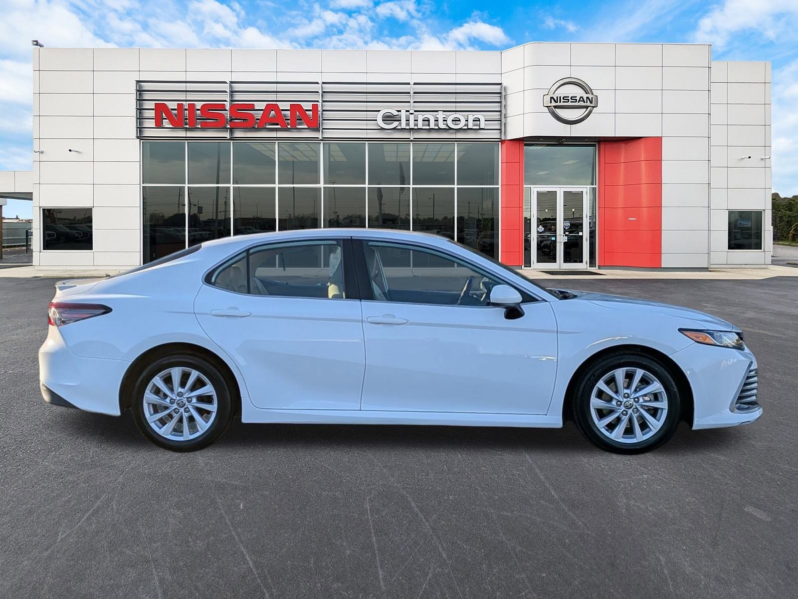 Used 2022 Toyota Camry LE with VIN 4T1C11AK2NU639685 for sale in Clinton, NC