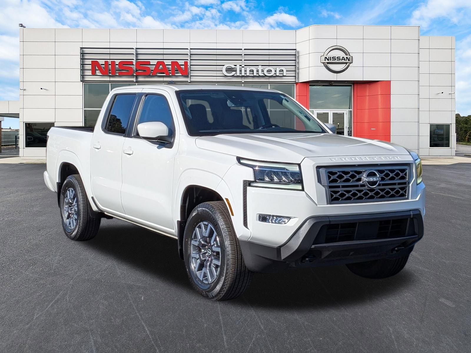 2024 Nissan Frontier SL's photo
