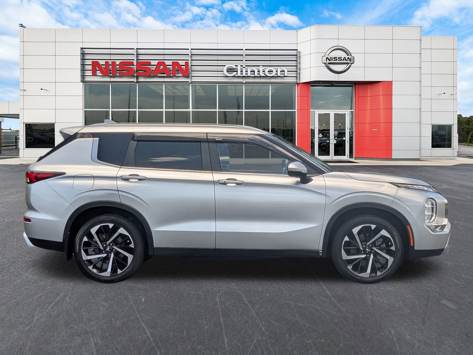 Certified 2022 Mitsubishi Outlander SE with VIN JA4J3UA86NZ063575 for sale in Clinton, NC