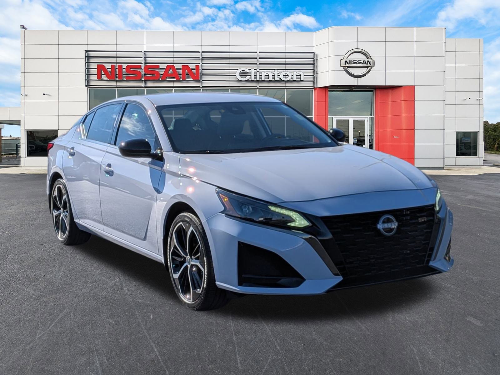 2025 Nissan Altima SR's photo