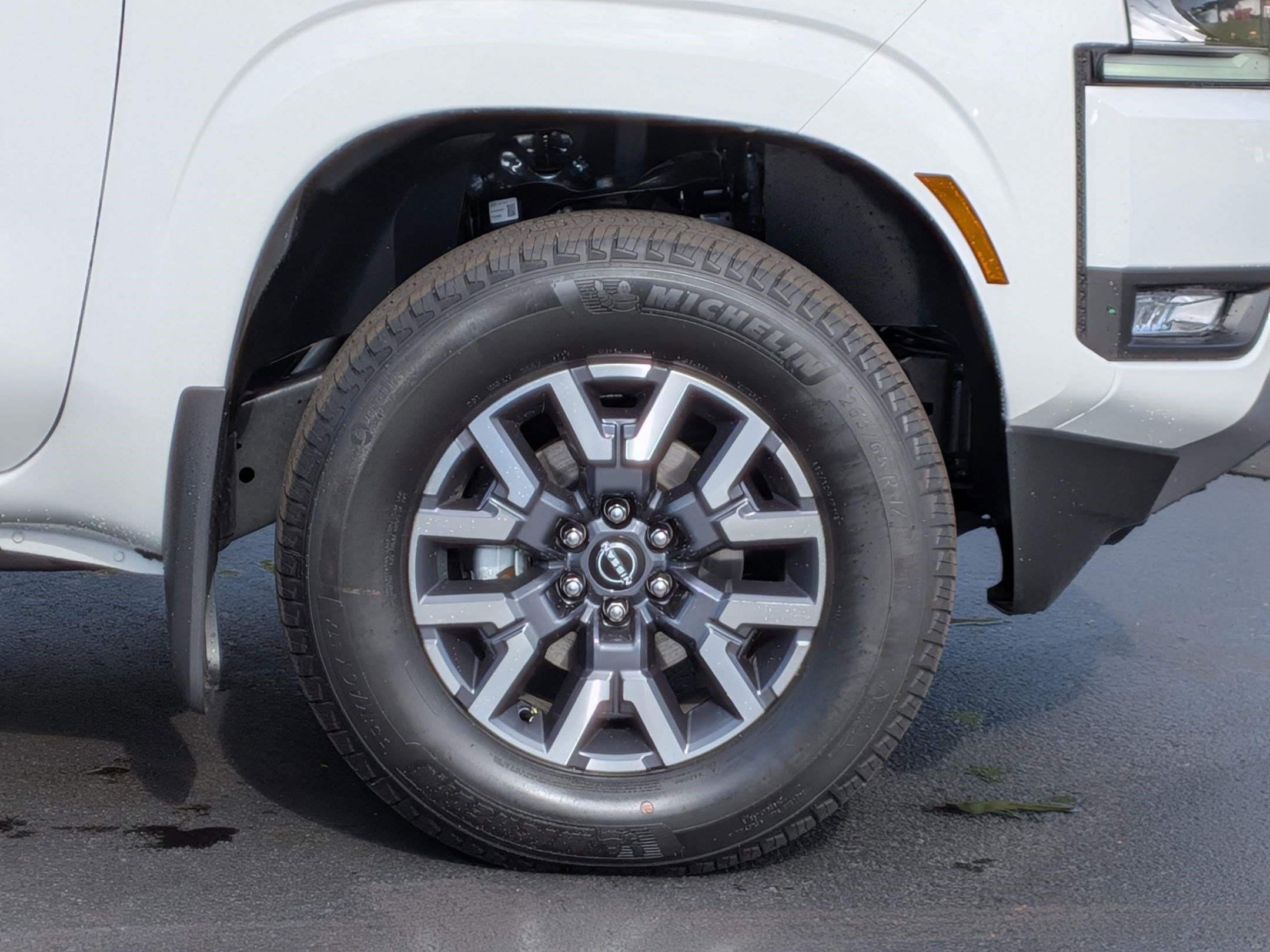 2025 Nissan Frontier SL - Photo 10