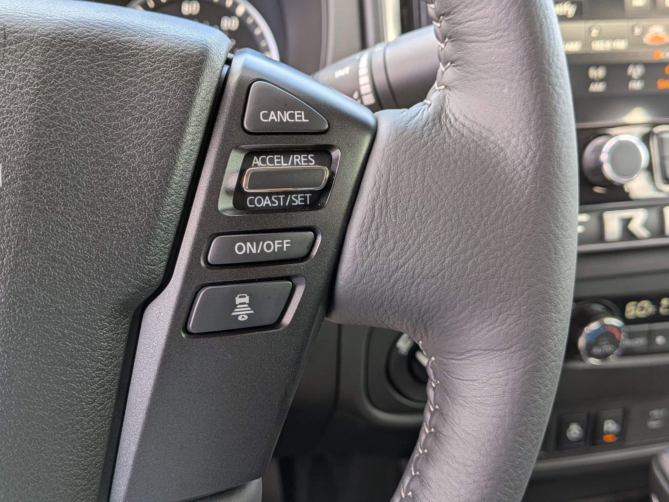 2025 Nissan Frontier SL - Photo 17