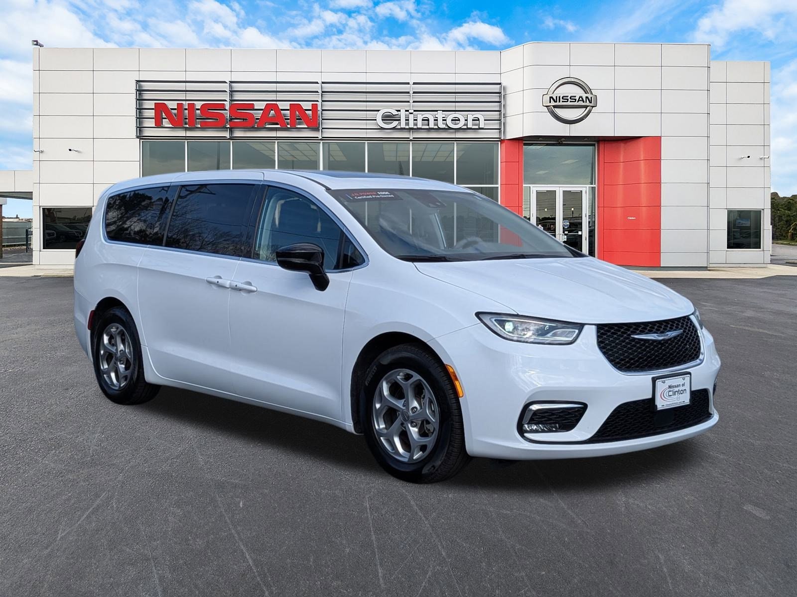 2024 Chrysler Pacifica Limited's photo