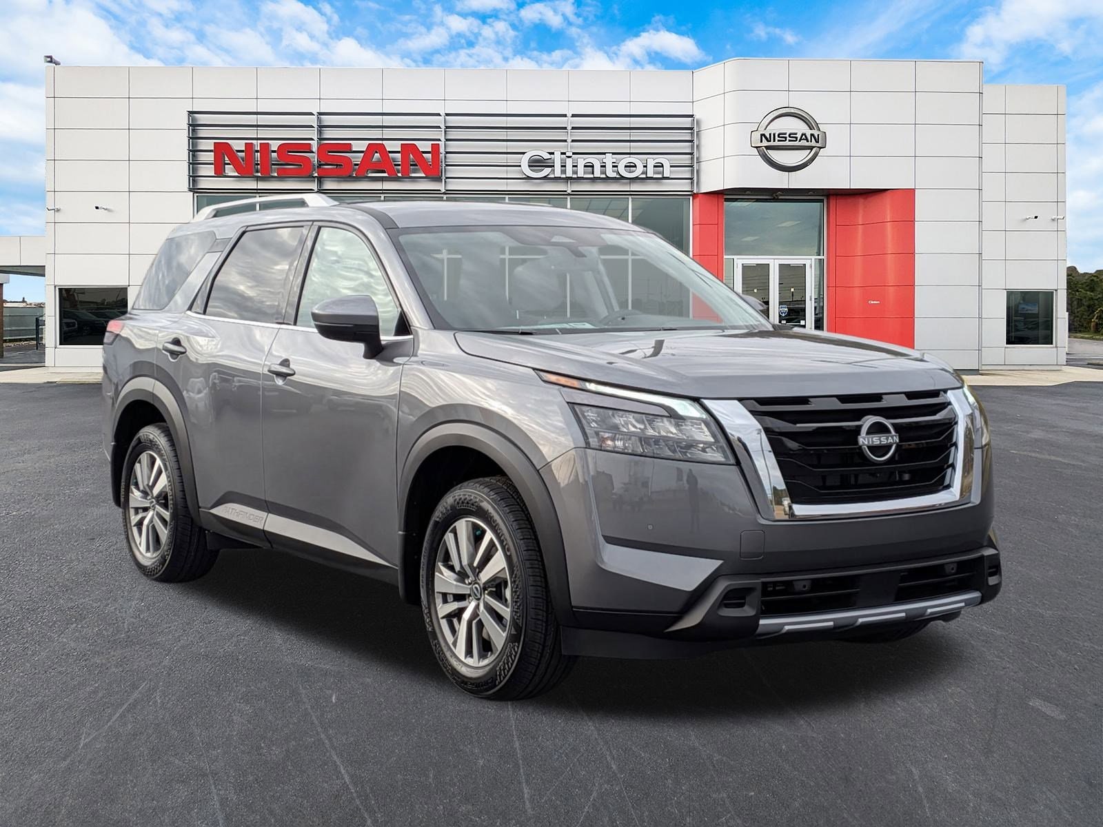 2025 Nissan Pathfinder SL's photo