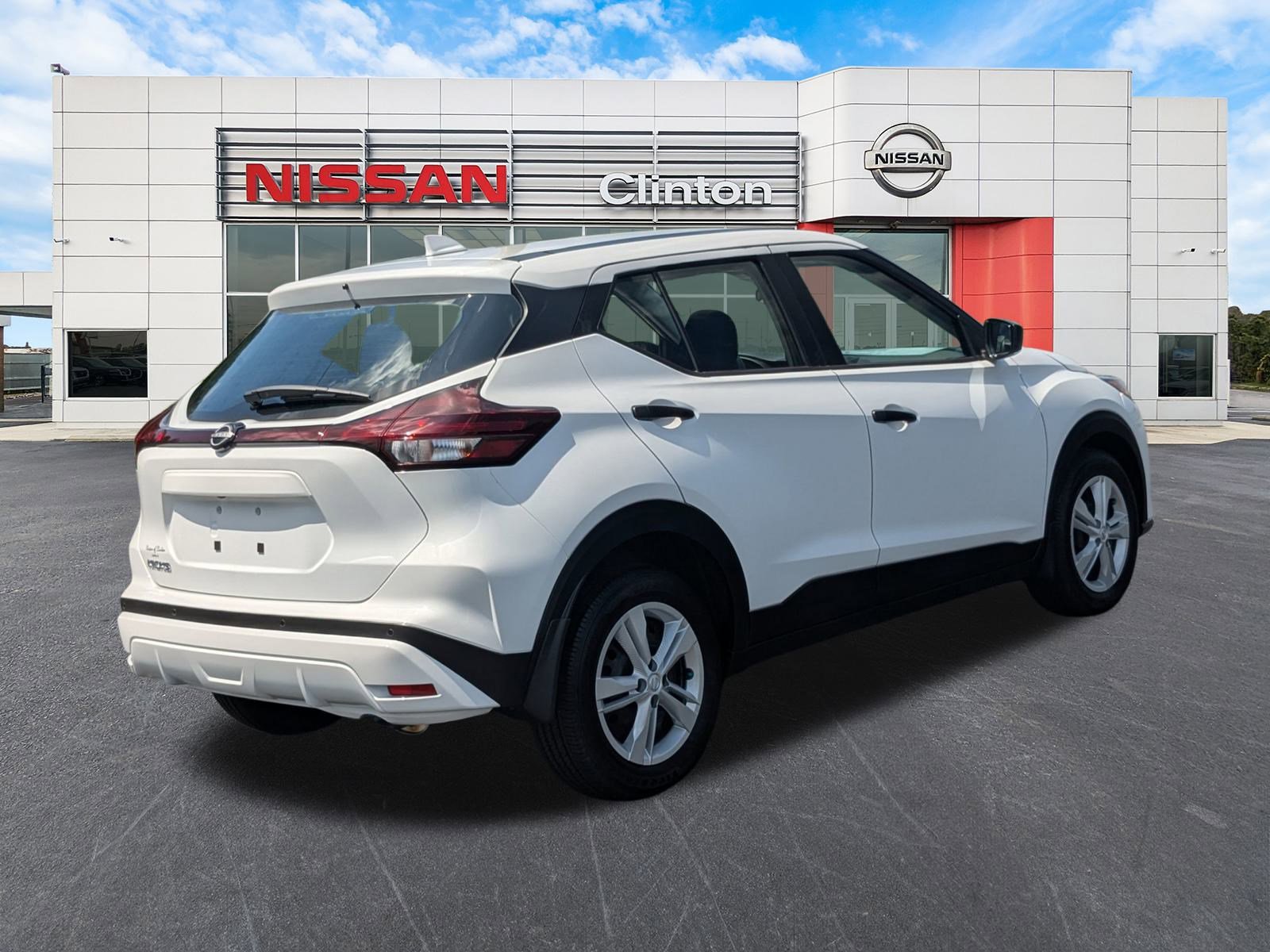 2025 Nissan Kicks Play S photo 3