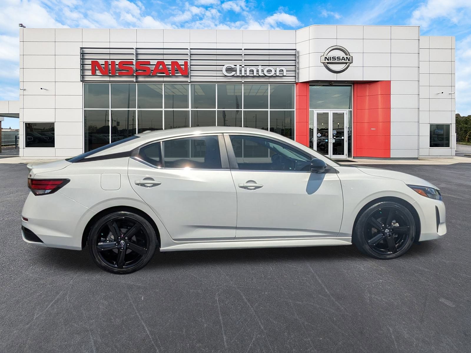 Certified 2024 Nissan Sentra SR with VIN 3N1AB8DV5RY296254 for sale in Clinton, NC