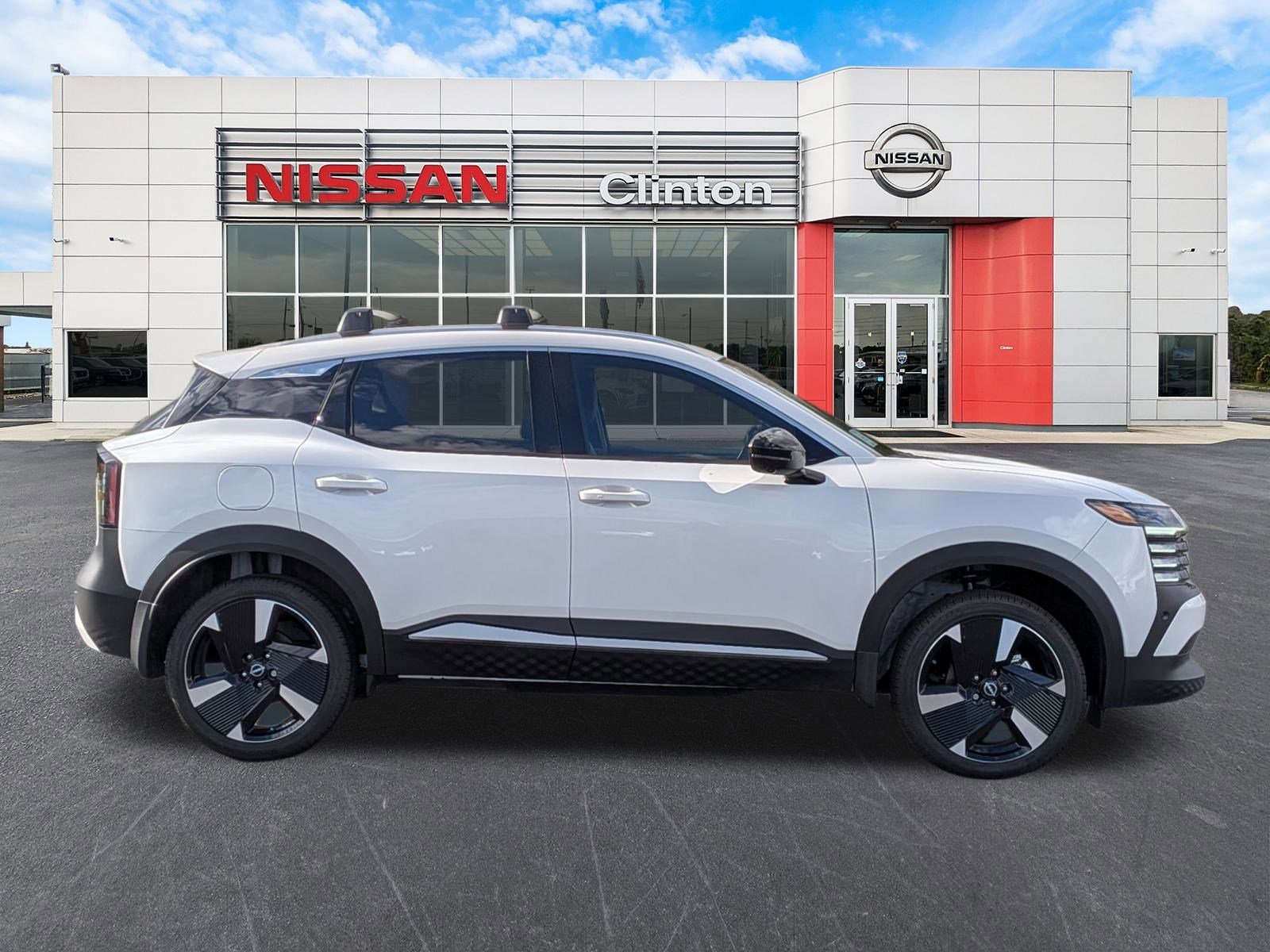 2026 Nissan KICKS SR - Photo 2