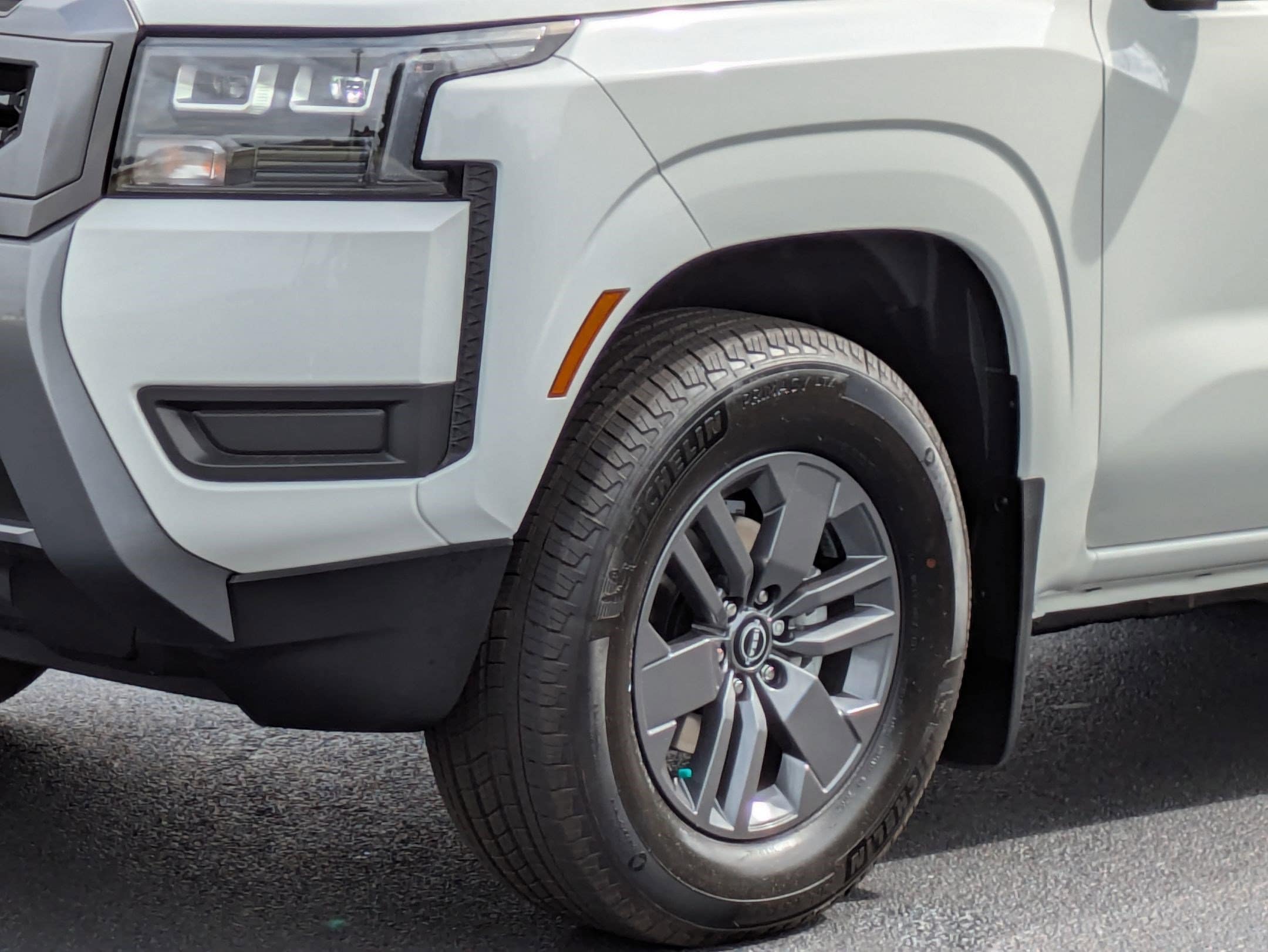 2026 Nissan Frontier SV - Photo 9
