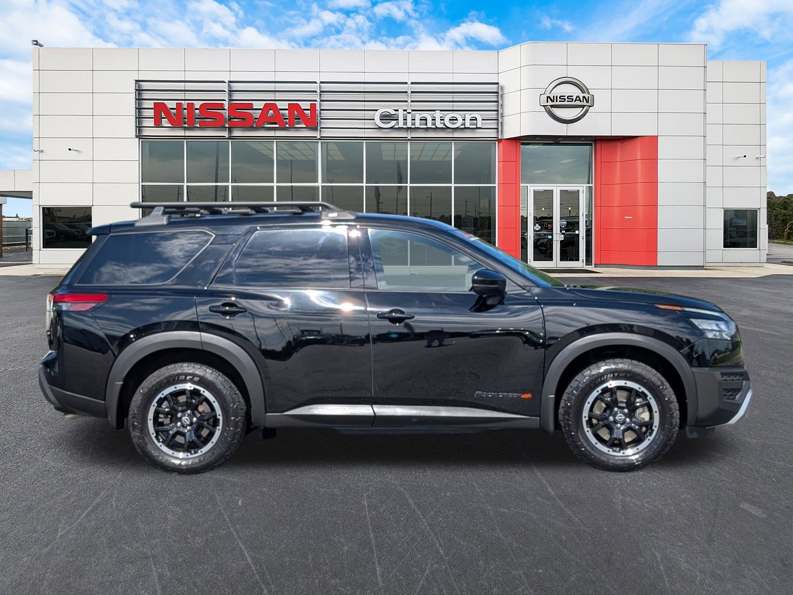 2024 Nissan Pathfinder Rock Creek photo 2
