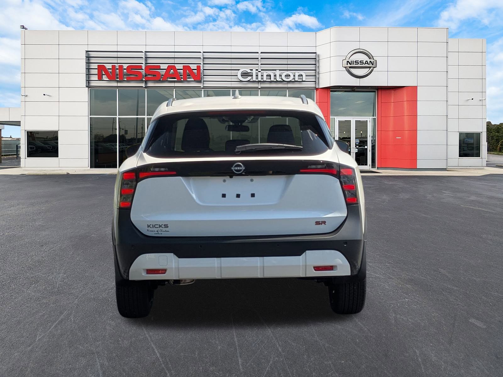 2025 Nissan Kicks SR photo 3