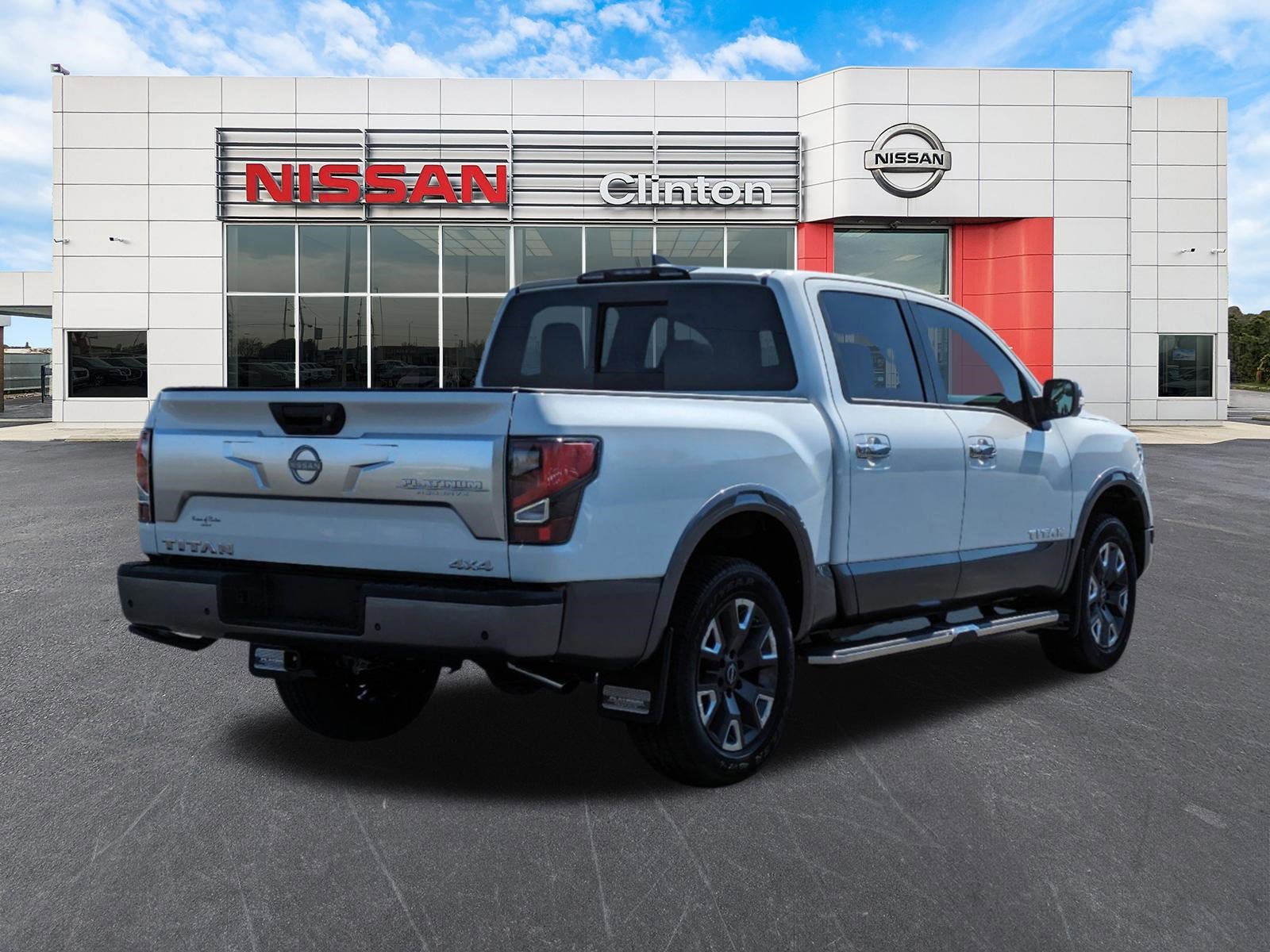 2024 Nissan Titan Platinum Reserve photo 3