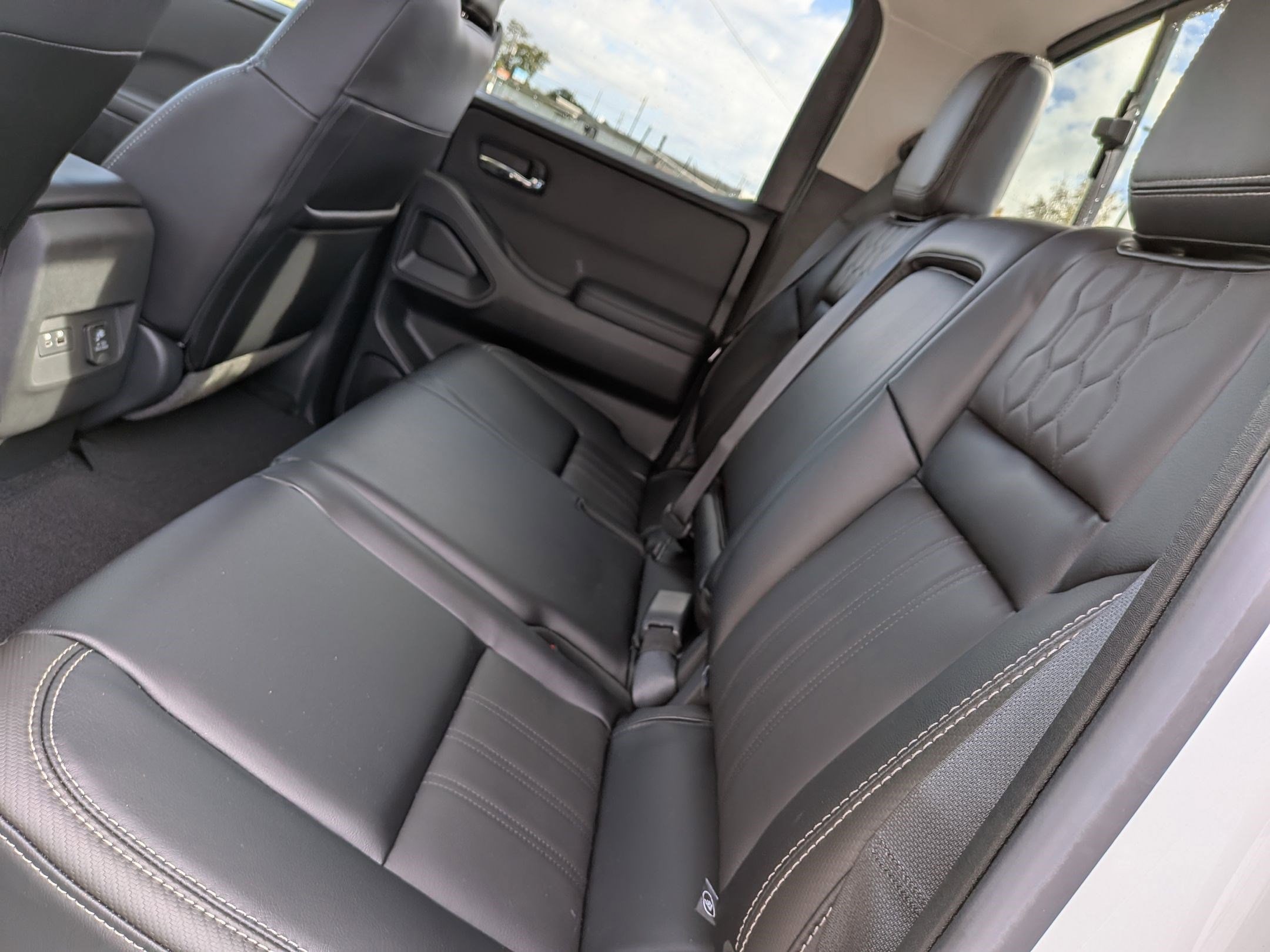 2025 Nissan Frontier SL - Photo 29