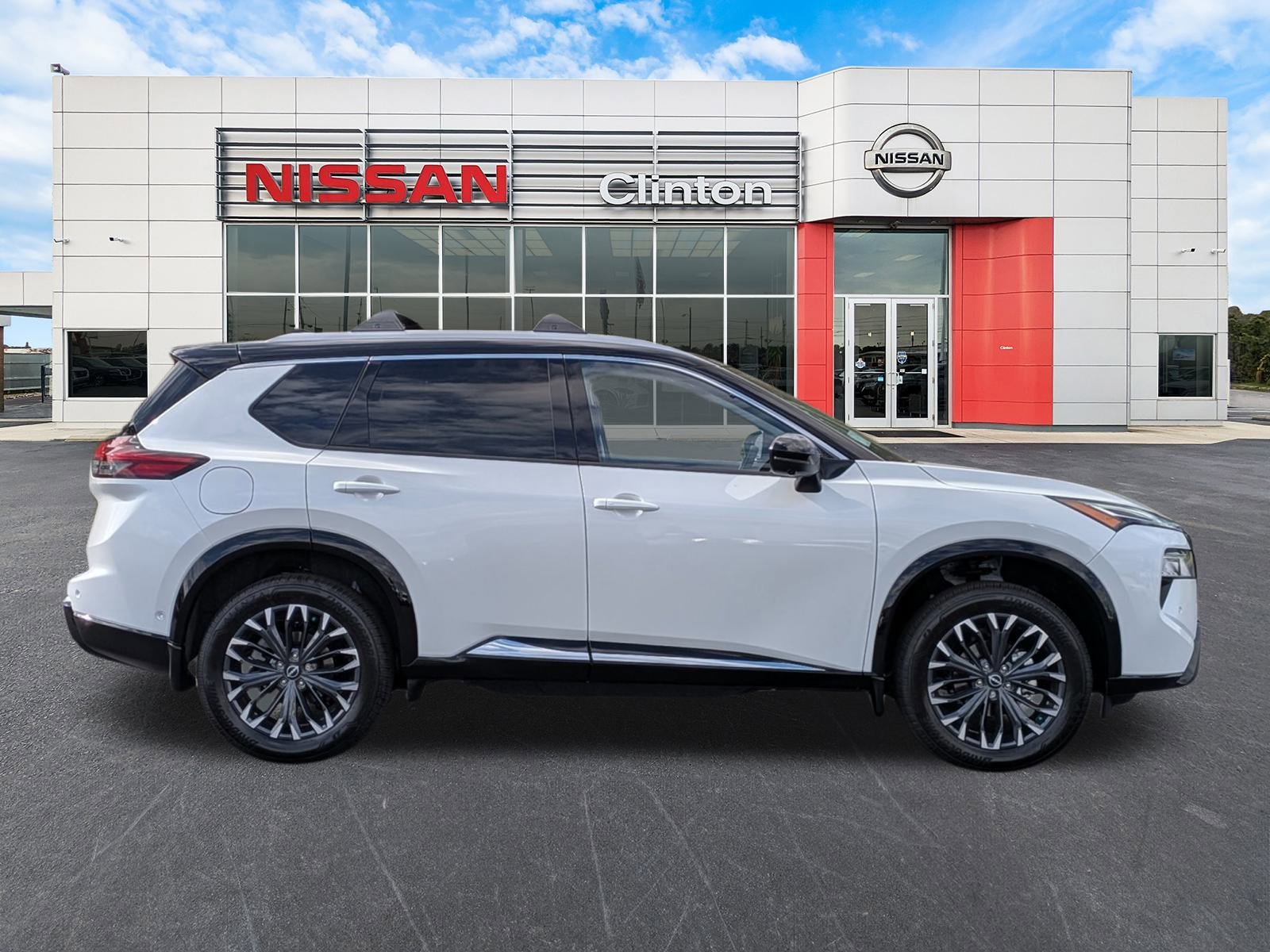 2026 Nissan Rogue Platinum photo 2