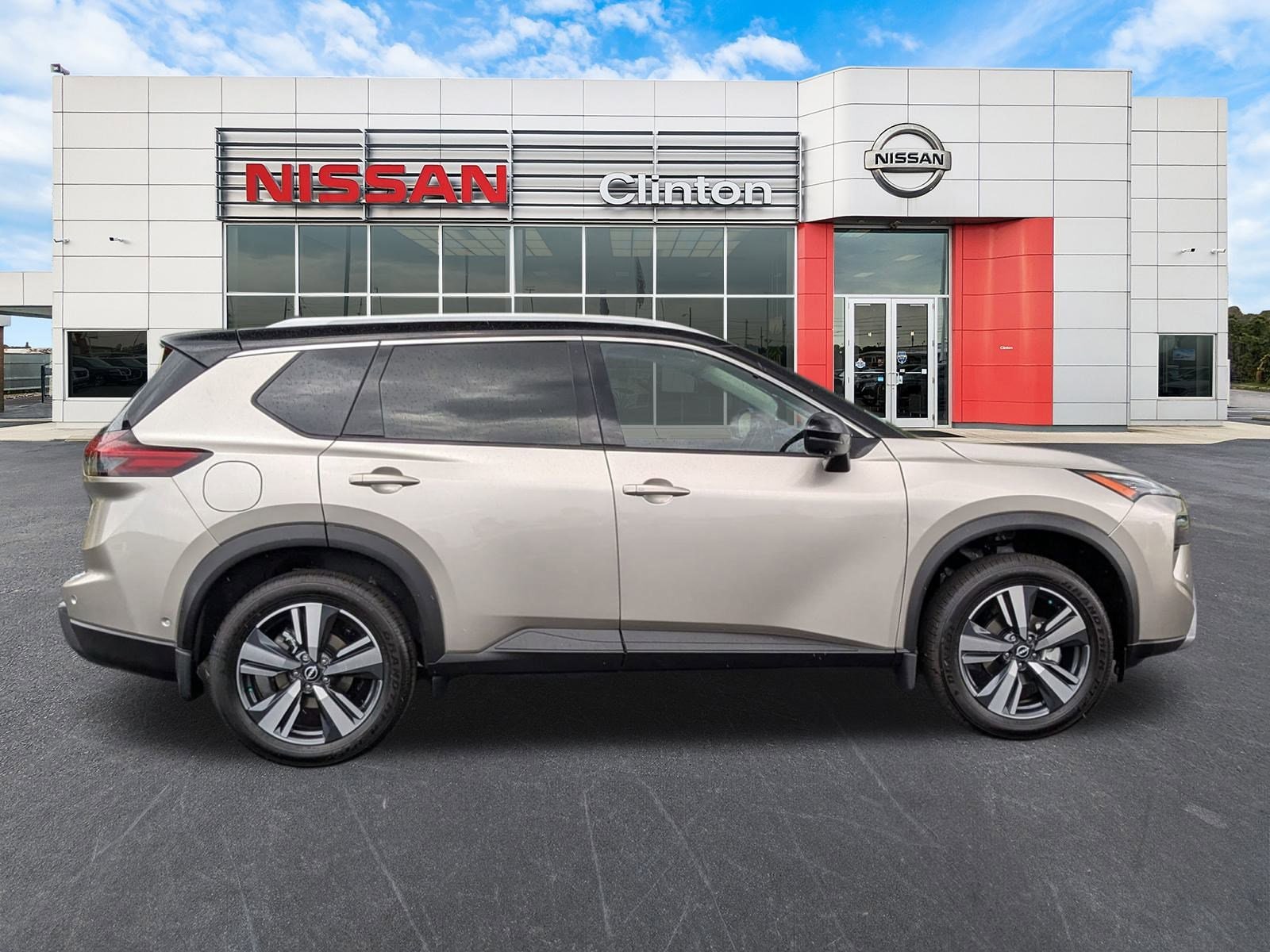 2025 Nissan Rogue SL photo 2