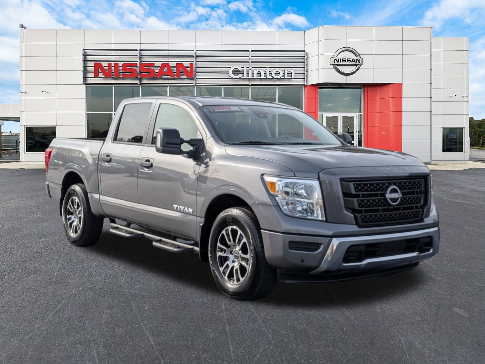 2024 Nissan Titan SV's photo