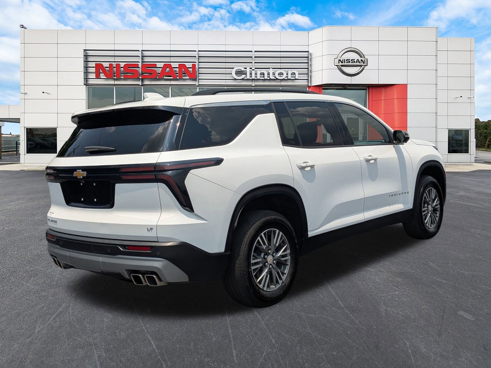 2024 Chevrolet Traverse photo 3