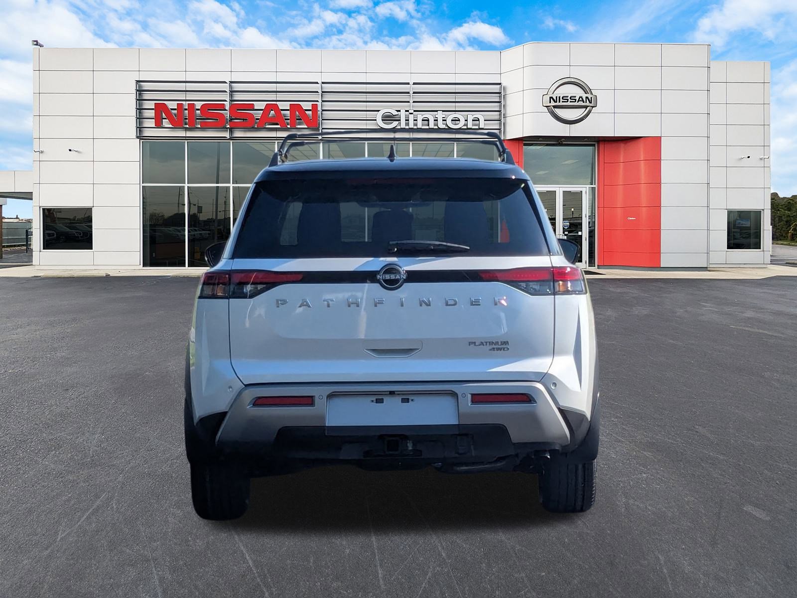 2025 Nissan Pathfinder Platinum photo 3