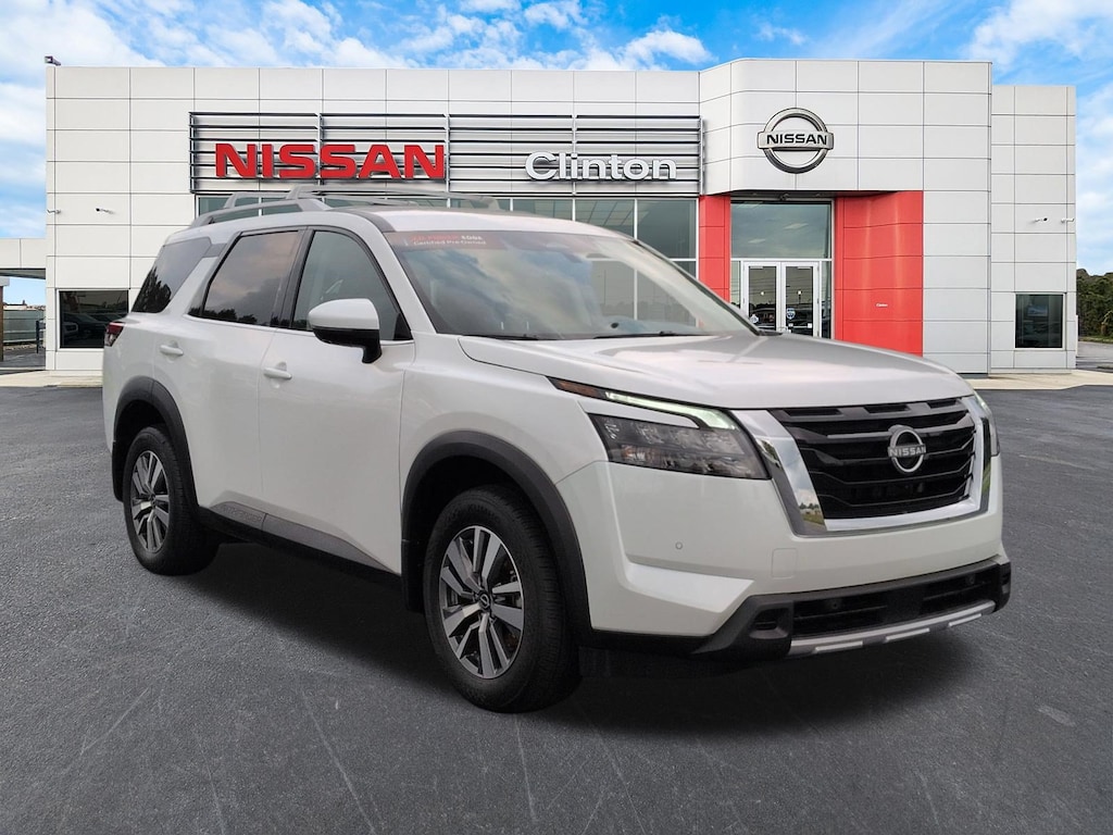 Used 2025 Nissan Pathfinder SL SUV