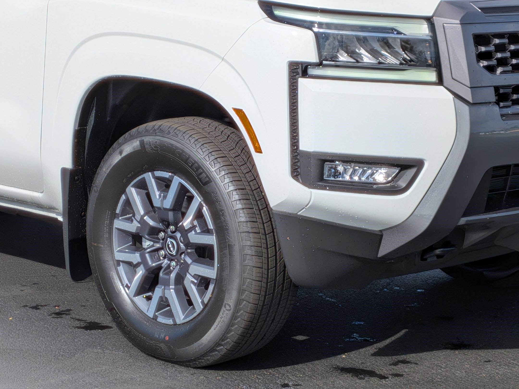 2025 Nissan Frontier SL - Photo 9