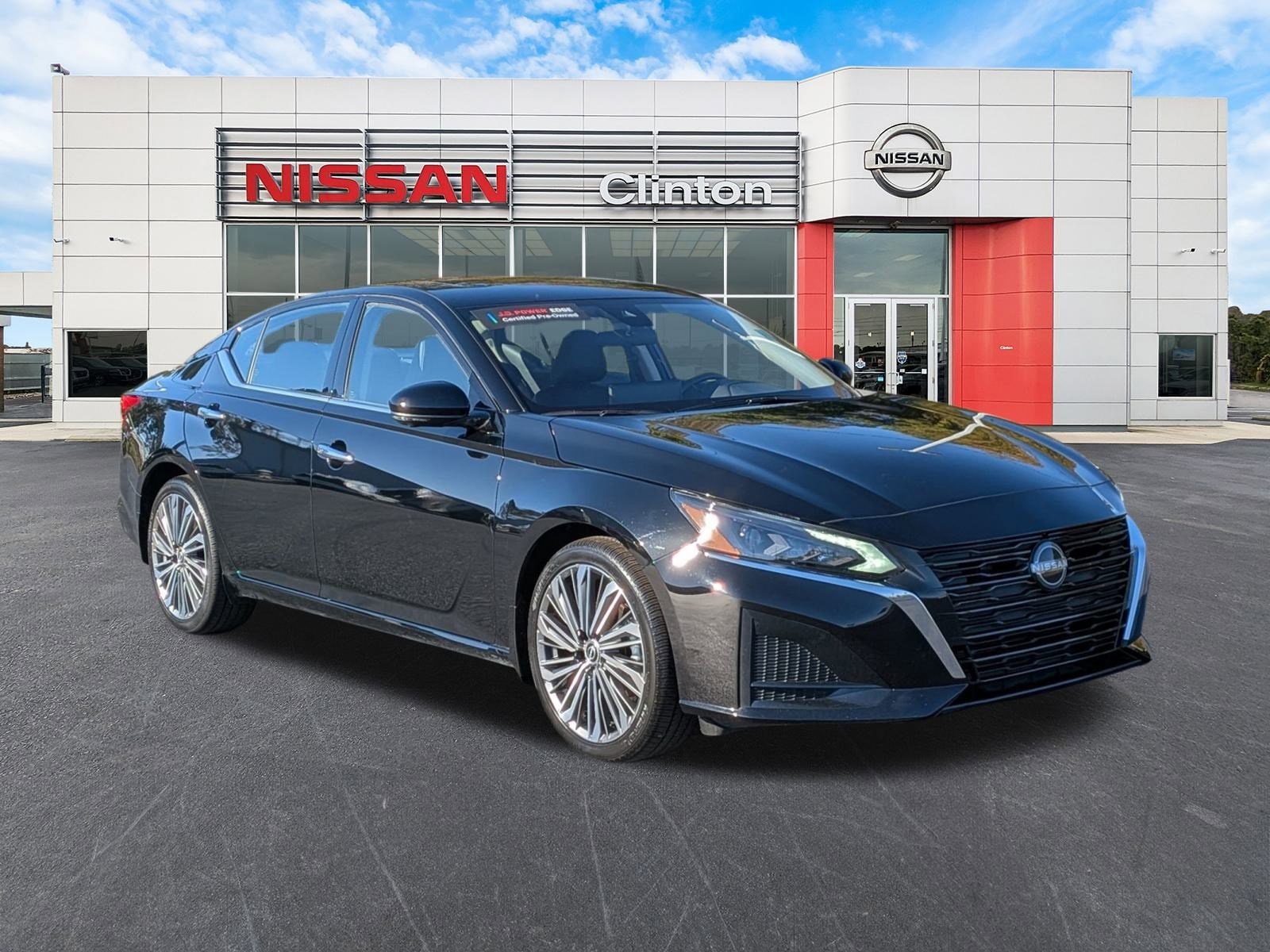 2025 Nissan Altima SL's photo