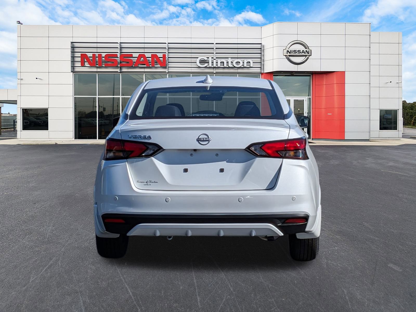 2025 Nissan Versa 1.6 SV photo 4