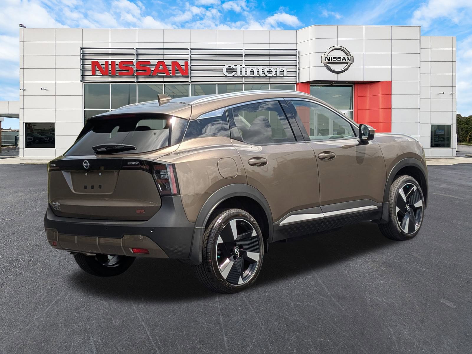 2025 Nissan Kicks SR photo 3