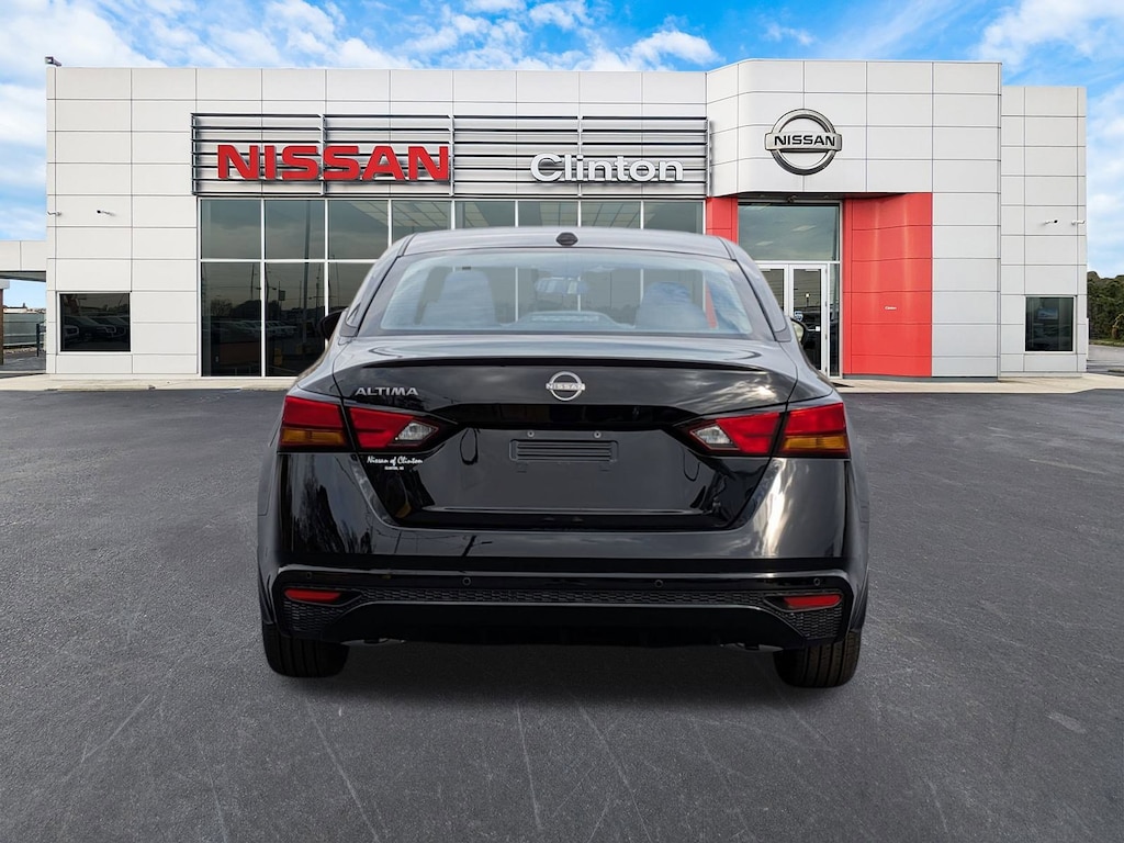 New 2025 Nissan Altima SV Sedan