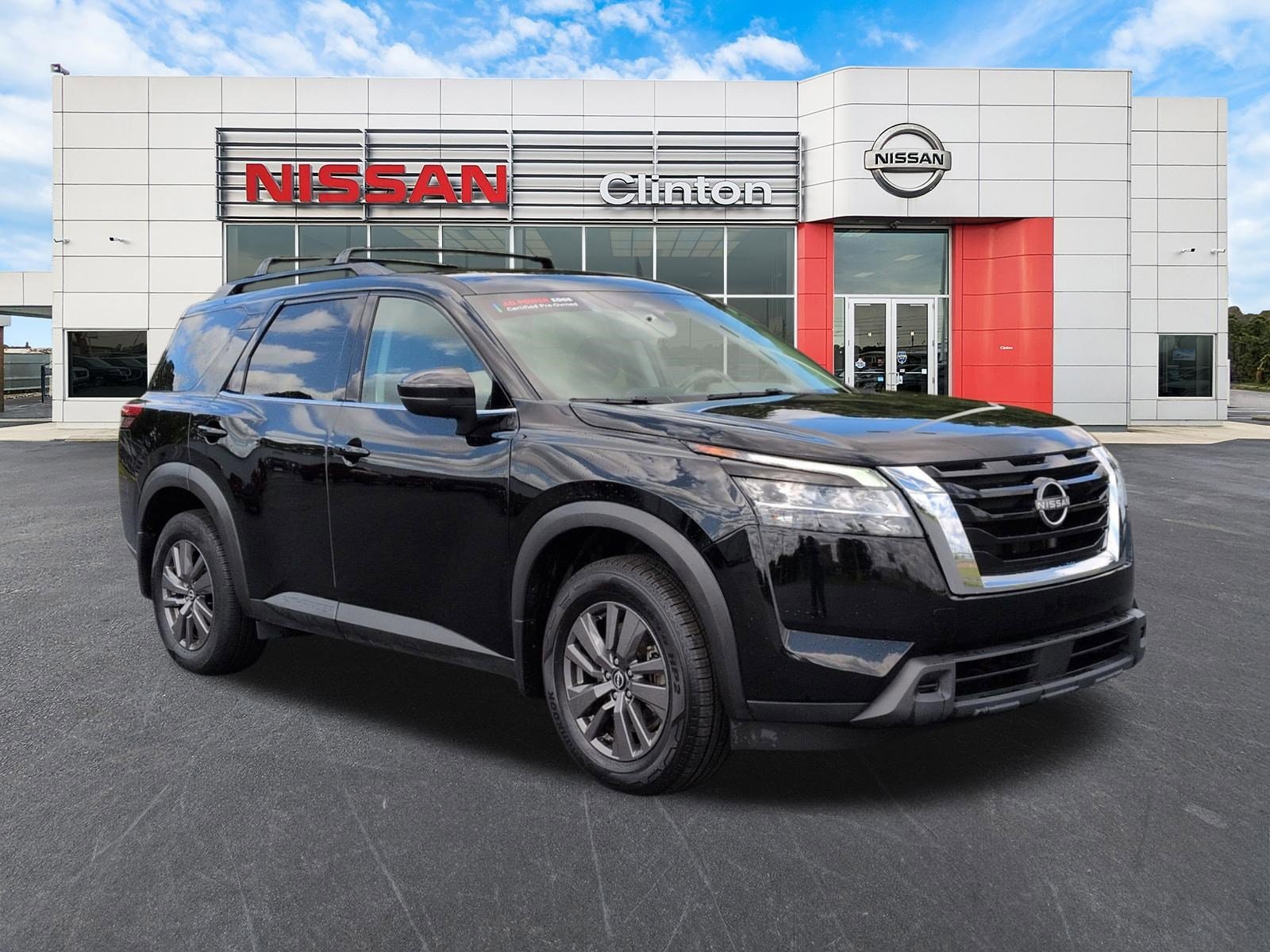 2022 Nissan Pathfinder SV 2WD's photo
