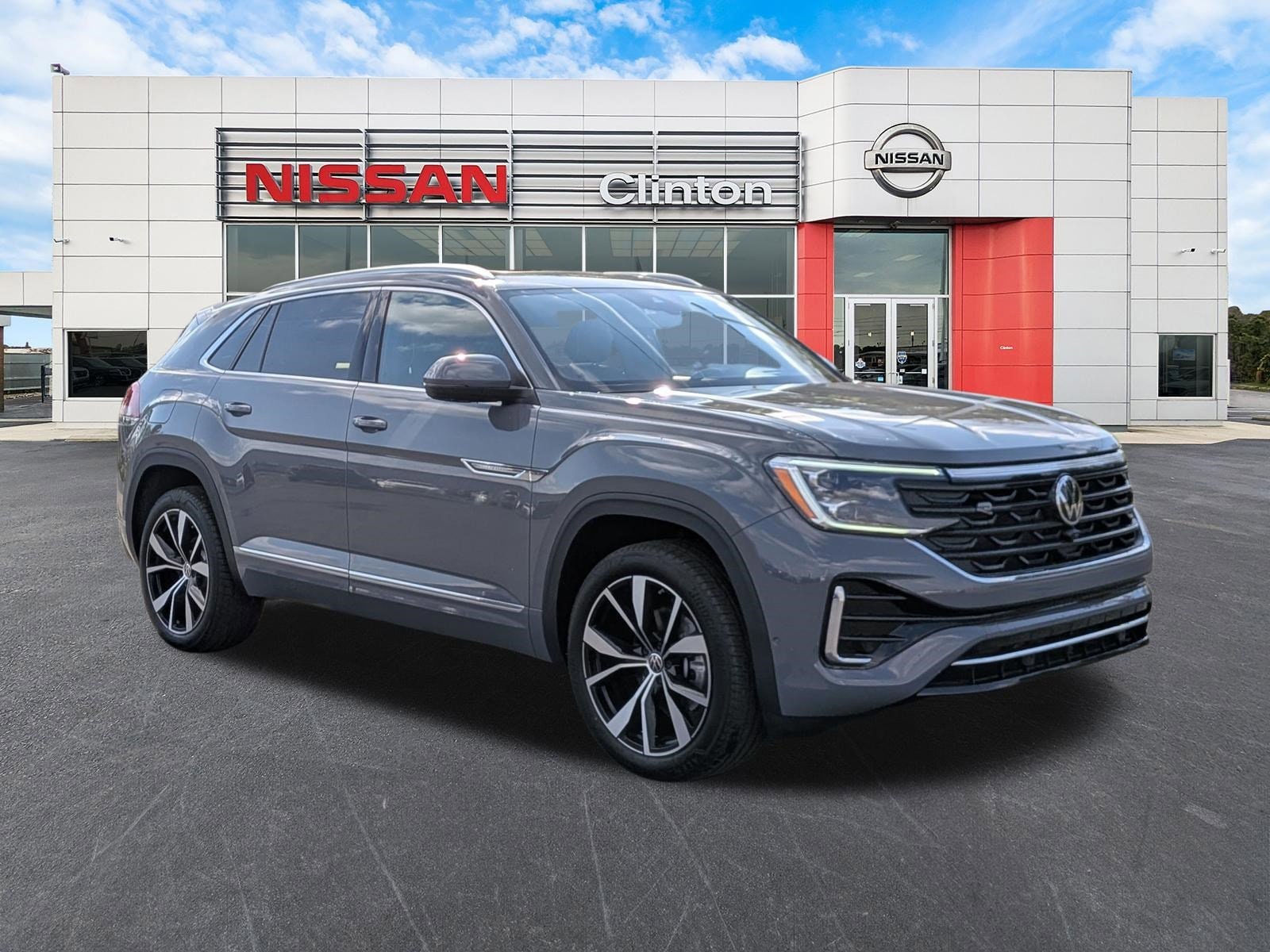 2025 Volkswagen Atlas Cross Sport 2.0T SEL Premium R-Line 4MOTION's photo