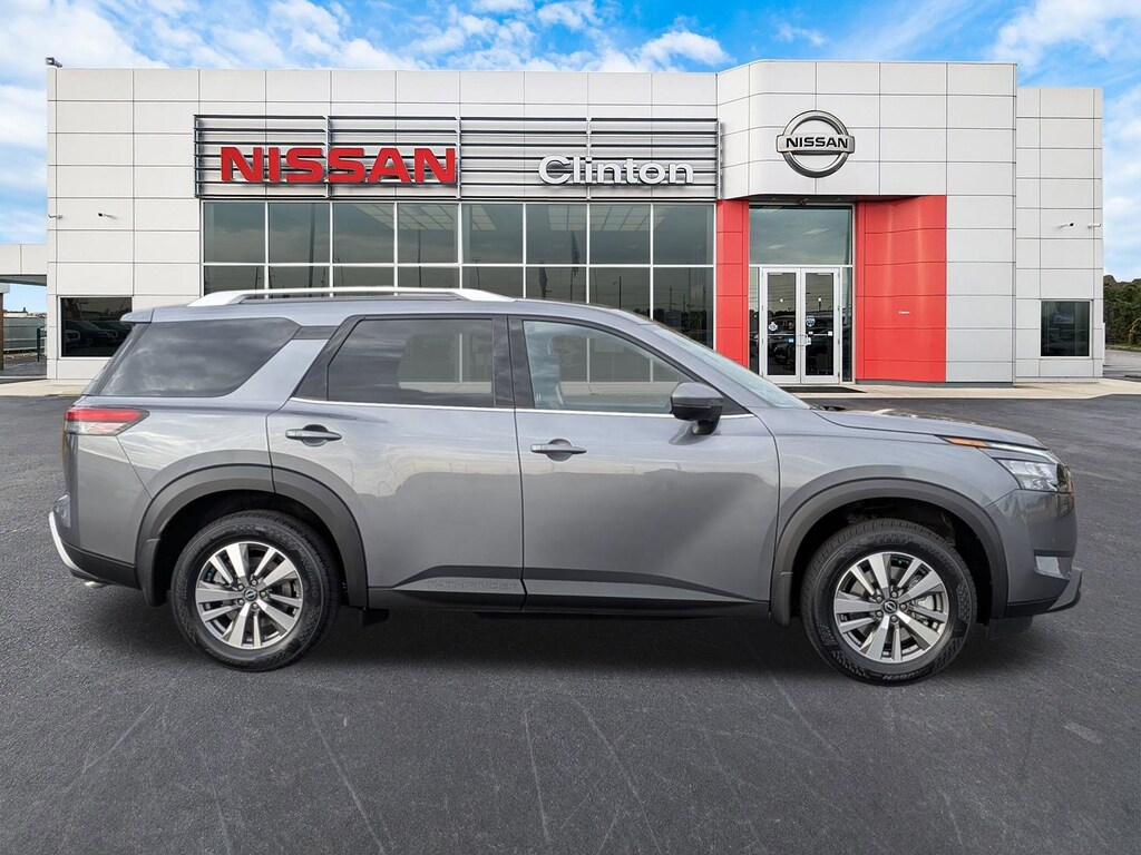 New 2025 Nissan Pathfinder SL SUV