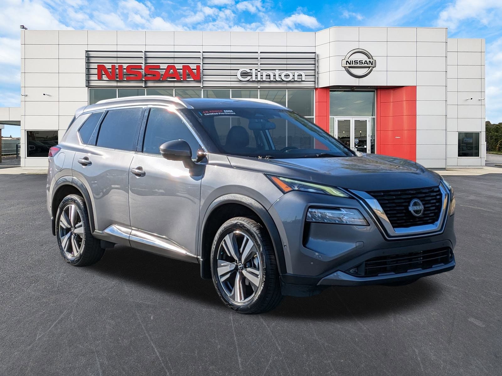 2022 Nissan Rogue SL's photo