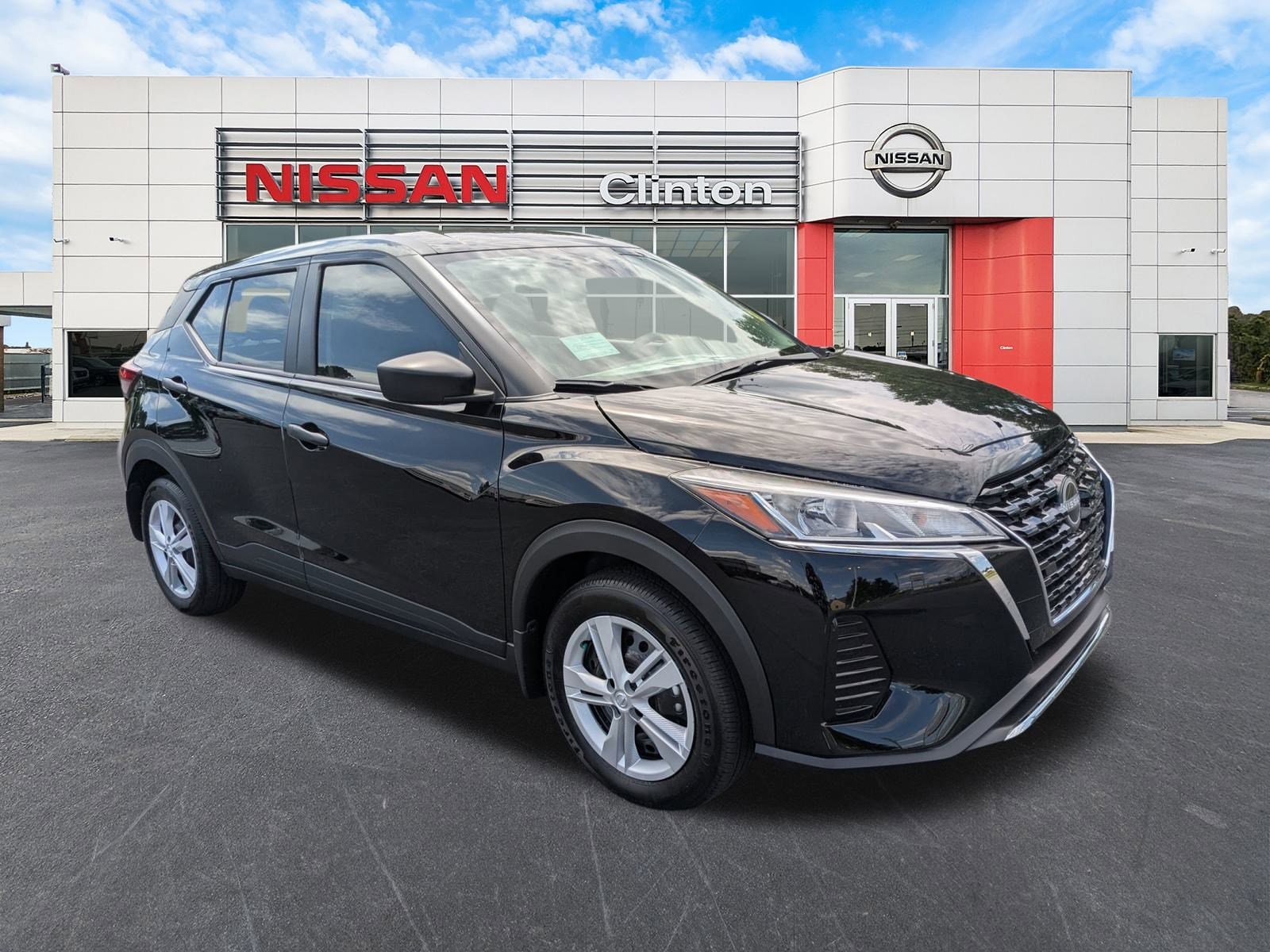 2025 Nissan KICKS PLAY Base's photo