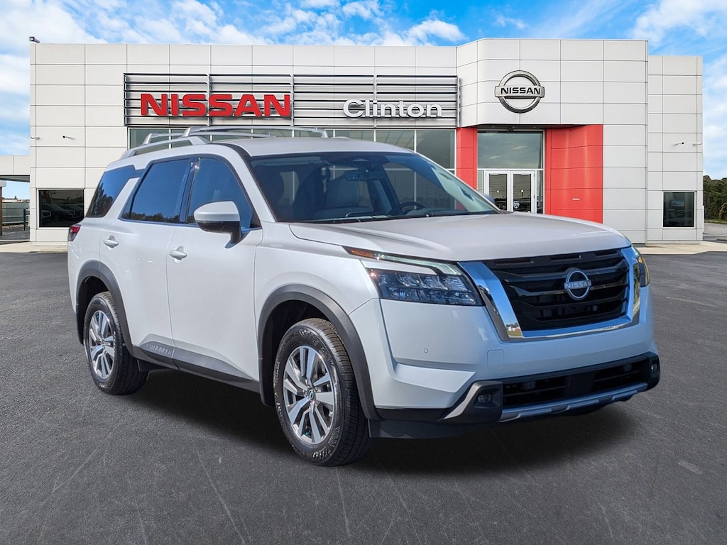 New 2025 Nissan Pathfinder SL SUV
